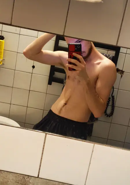 Стесняюсь из Мурино, ищу на сайте знакомства на одну ночь