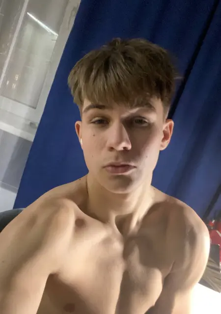 Саша из Ачинска, мне 21, познакомлюсь на одну ночь