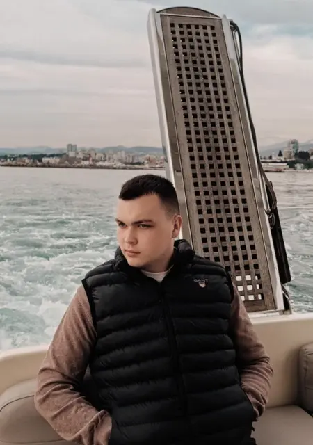 Иван из Димитровграда, мне 21, познакомлюсь на одну ночь