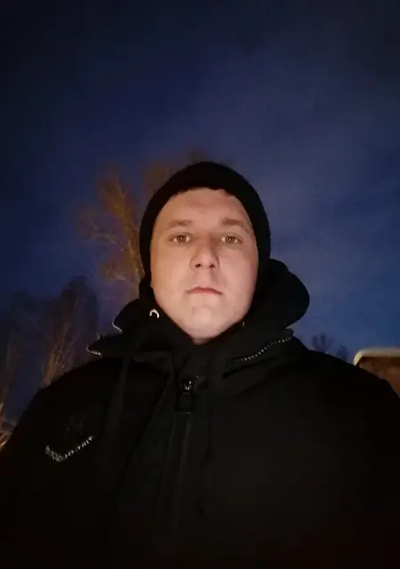 Илья из Боровичей, мне 21, познакомлюсь на одну ночь