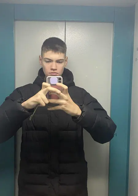 Михаил из Омска, мне 21, познакомлюсь без обязательств