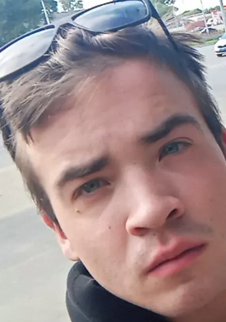 Я Алексей, 18, из Саратова, ищу знакомства без обязательств