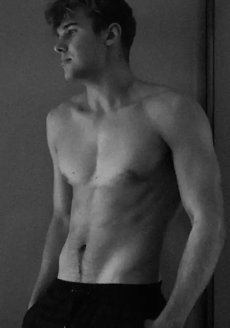 Глеб из Москвы, мне 19, познакомлюсь для открытые отношения