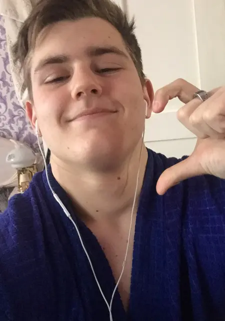 Я Алексей, 22, из Орска, ищу знакомства на одну ночь