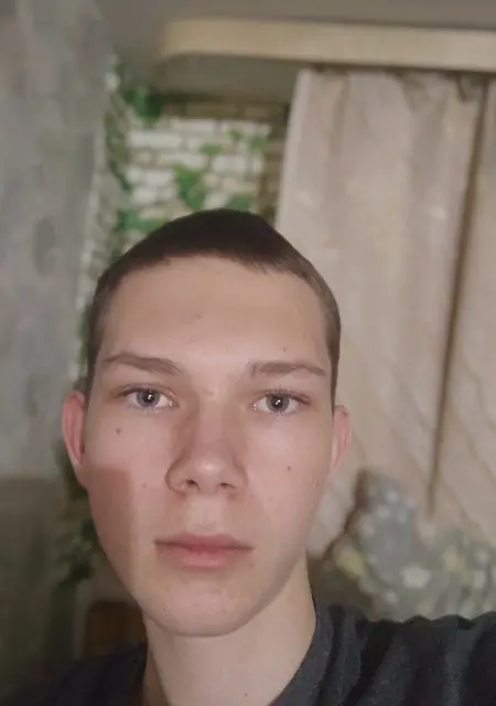 Я Сергей, 20, из Уссурийска, ищу знакомства без обязательств