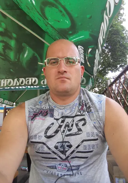 Денис из Ични, мне 44, познакомлюсь без обязательств