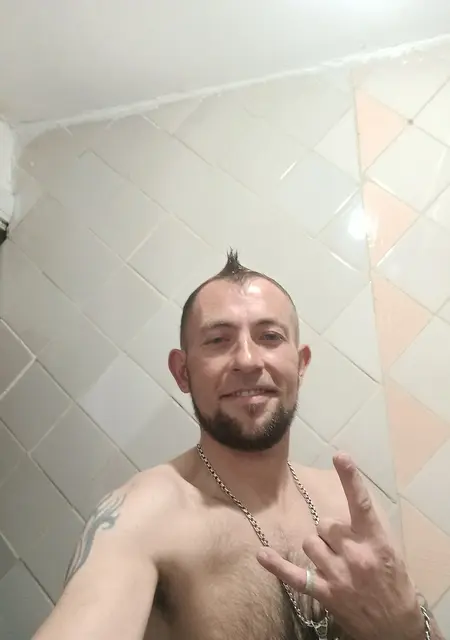 Александр из Ялты, мне 25, познакомлюсь на одну ночь