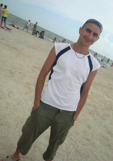 Я Александр, 42 років, знайомлюсь на одну ніч у Каховке