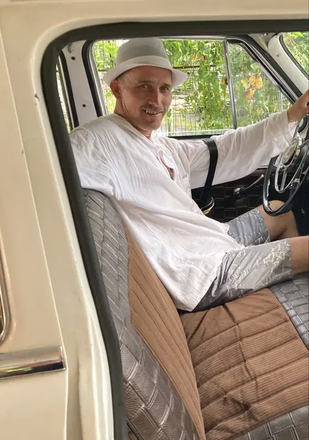 Я Илья, 43, из Санкт-Петербурга, ищу знакомства без обязательств