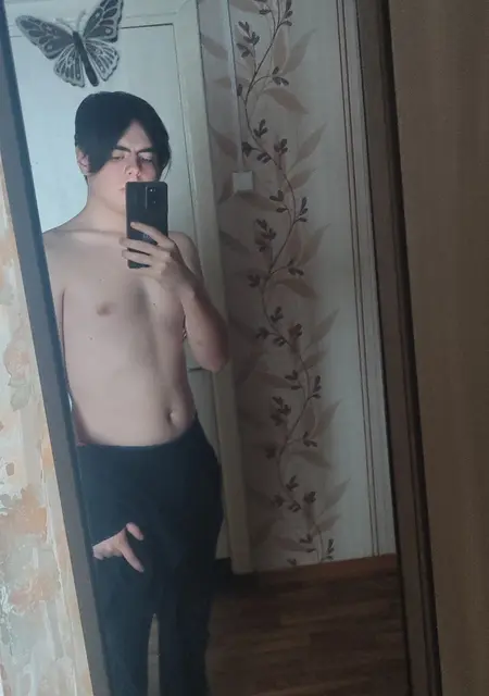 Я Владислав, 20, из Архангельска, ищу знакомство для постоянных отношений