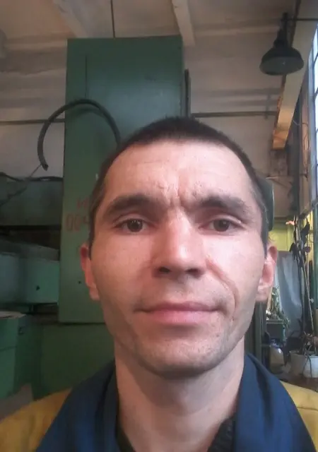 Я Саша, 39, из Новомосковска, ищу знакомства без обязательств