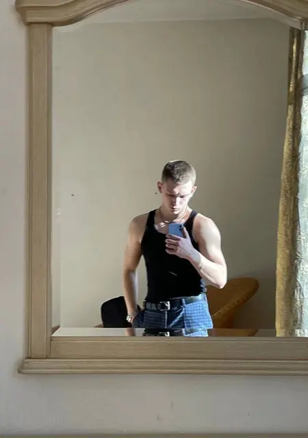 Я Артём, 21, из Казани, ищу знакомство для постоянных отношений