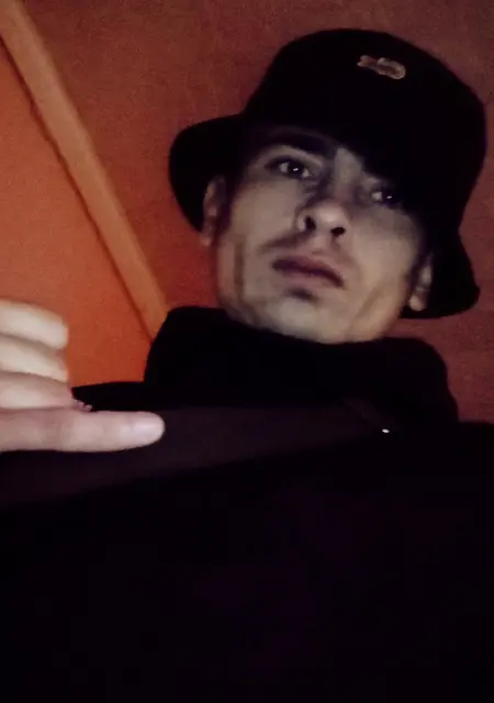 Паша из Симферополя, ищу на сайте знакомства на одну ночь