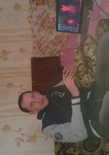 Я Кирилл, 35, из Новогрудка, ищу знакомство для приятного времяпровождения