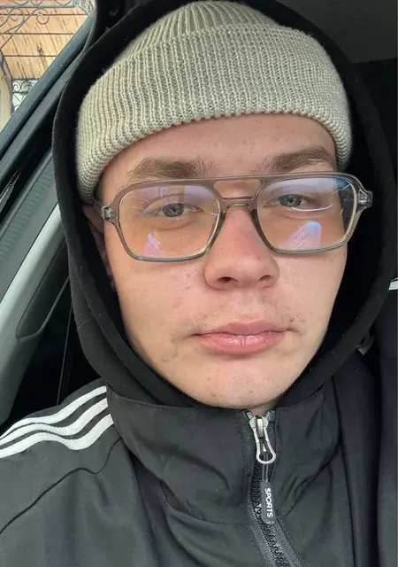 Я Ванька, 21, знакомлюсь для открытые отношения в Белгороде