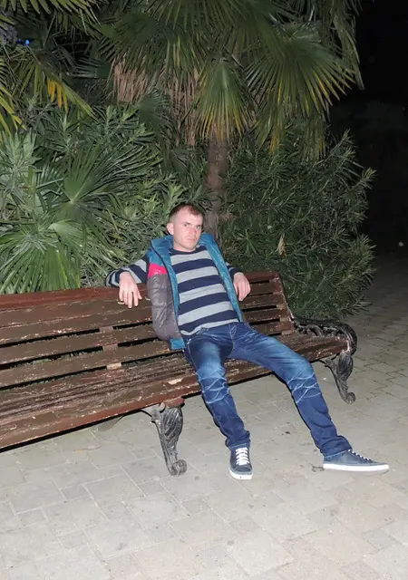 Я Basil, 38, из Сальска, ищу знакомства без обязательств