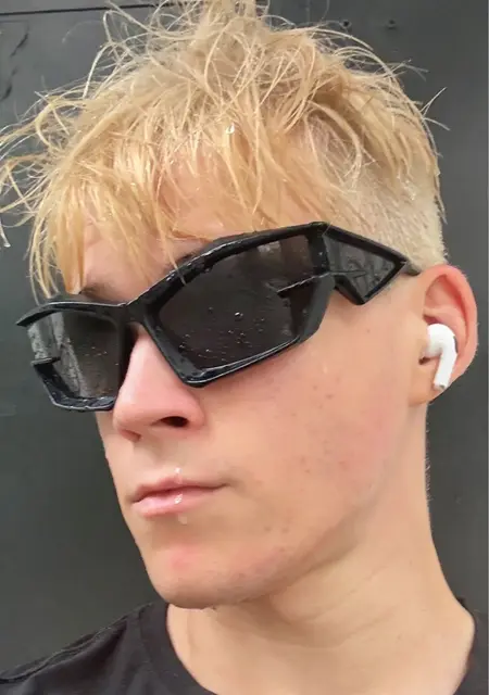 Я Данил, 21, из Йошкар-Олы, ищу знакомства без обязательств