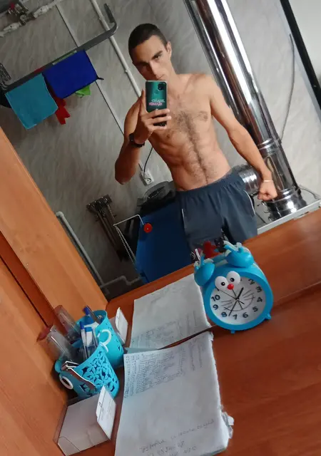 Я Anton, 21, из Владивостока, ищу знакомства без обязательств