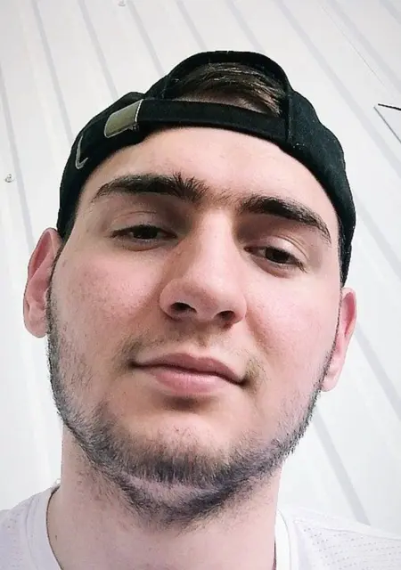 Геор из Владикавказа, мне 20, познакомлюсь без обязательств