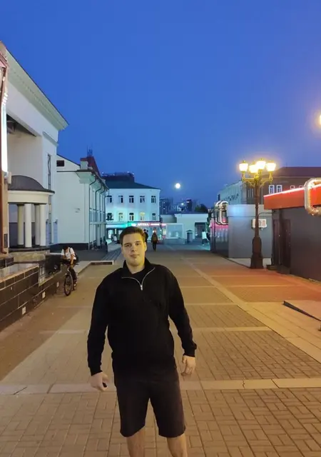 Я Игорь, 19, знакомлюсь для открытые отношения в Уфе