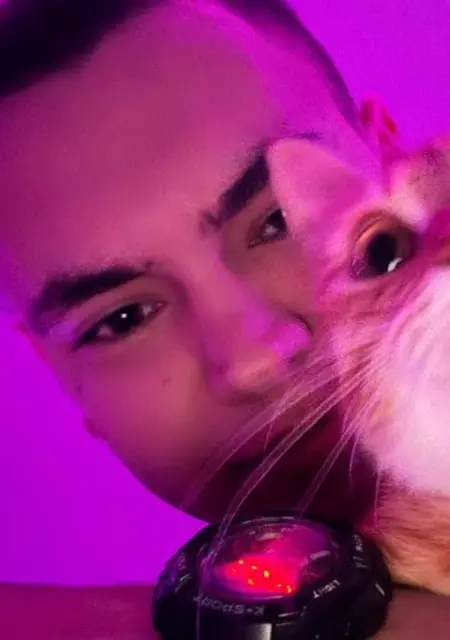 Я Олег, 20, из Санкт-Петербурга, ищу знакомства на одну ночь