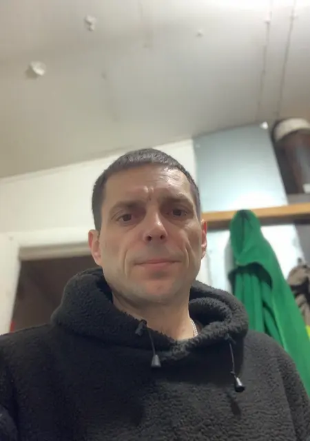 Я Сергей, 40, из Магадана, ищу знакомства без обязательств