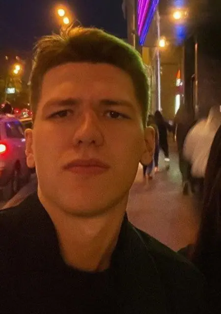 Диман из Саратова, мне 18, познакомлюсь на одну ночь