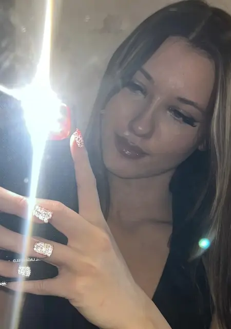 Карина из Краснодара, ищу на сайте постоянные отношения