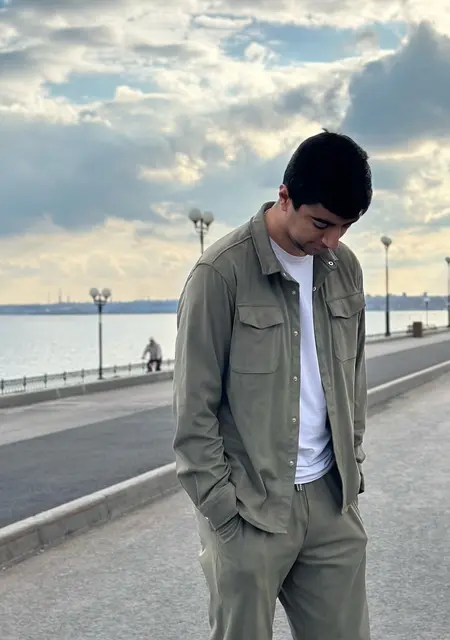 Владимир из Саратова, мне 20, познакомлюсь для приятного времяпровождения