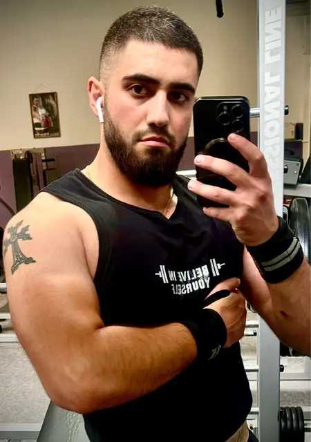 Я Эдгар, 28, из Рязани, ищу знакомство для приятного времяпровождения