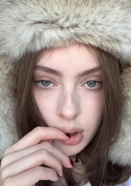 Лилия из Санкт-Петербурга, мне 19, познакомлюсь на одну ночь