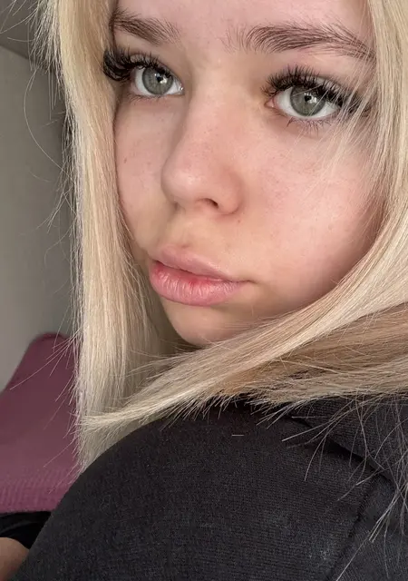 Софья из Тюмени, мне 19, познакомлюсь для приятного времяпровождения