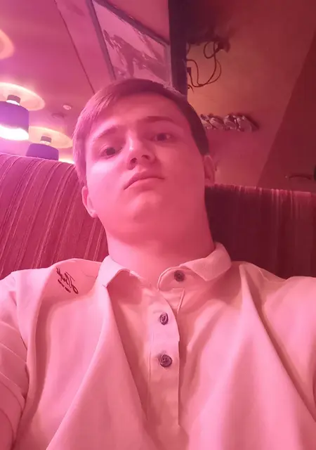 Я Саша, 21, из Шахт, ищу знакомство для открытые отношения