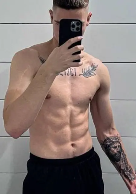 Я Артём, 20, из Москвы, ищу знакомство для вирта