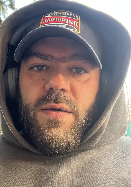 Houman из Сходни, ищу на сайте знакомства на одну ночь