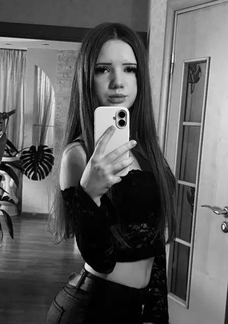 Я Эмилия, 18, из Петрозаводска, ищу знакомства без обязательств