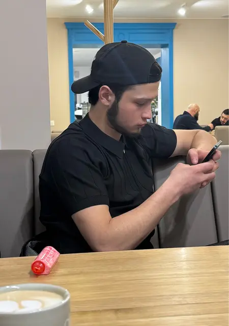 Nesegodnya из Черкесска, мне 19, познакомлюсь на одну ночь