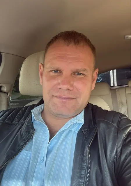 Я Артем, 45, из Екатеринбурга, ищу знакомства без обязательств