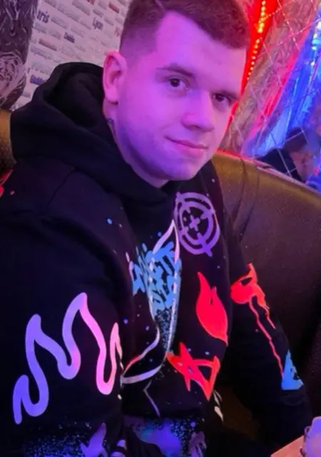 Я Андрей, 24, из Архангельска, ищу знакомства без обязательств