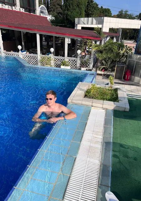 Я Данил, 27, из Геленджика, ищу знакомство для приятного времяпровождения