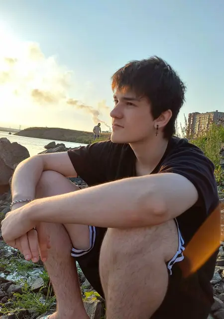 Я Георгий, 19, из Норильска, ищу знакомства без обязательств
