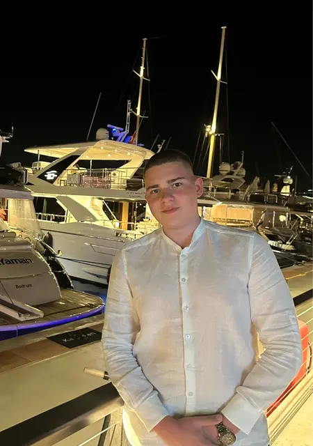 Я Илья, 19, знакомлюсь без обязательств в Воронеже