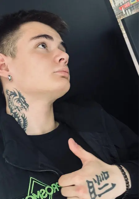 Олег из Санкт-Петербурга, мне 18, познакомлюсь на одну ночь