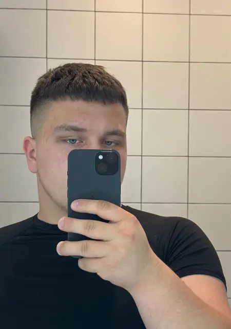 Я Кирилл, 18, из Елабуги, ищу знакомство для приятного времяпровождения