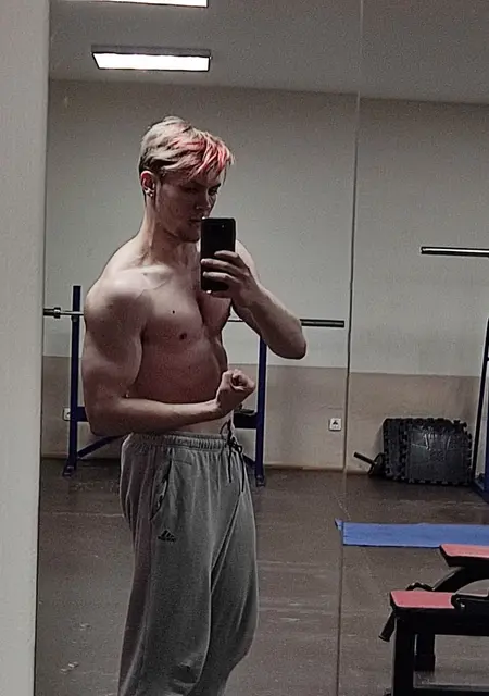 Я Рей, 27, знакомлюсь для общения в Омске