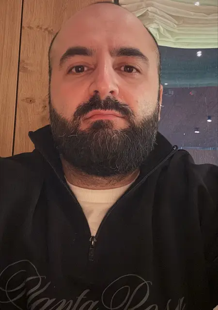 Я Arthur, 32, из Москвы, ищу знакомства без обязательств