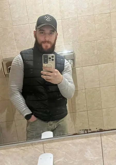 Timur из Минеральных Вод, мне 27, познакомлюсь на одну ночь