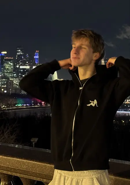 Я Даня, 18, из Санкт-Петербурга, ищу знакомство для открытые отношения
