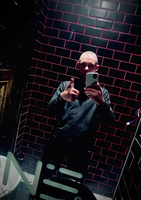 Сергей из Кирова, мне 26, познакомлюсь на одну ночь