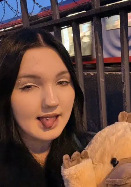 Я Элина, 18, из Москвы, ищу знакомство для постоянных отношений